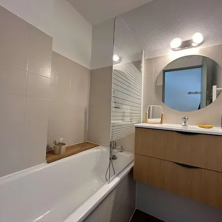 Renove A La Rochelle, Balcon Sud, A 50m De La Plage, Commerces Et Transports A Proximite - Fr-1-246-710 * La Rochelle (Charente-Maritime)