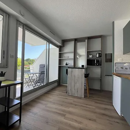 Renove A La Rochelle, Balcon Sud, A 50m De La Plage, Commerces Et Transports A Proximite - Fr-1-246-710 * La Rochelle (Charente-Maritime)