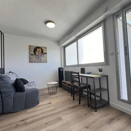 Renove A La Rochelle, Balcon Sud, A 50m De La Plage, Commerces Et Transports A Proximite - Fr-1-246-710
