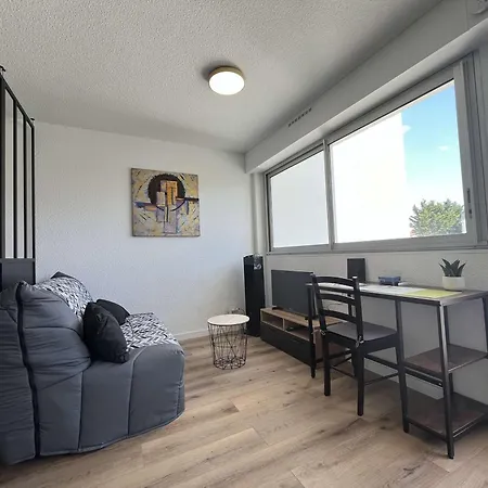 Renove A La Rochelle, Balcon Sud, A 50m De La Plage, Commerces Et Transports A Proximite - Fr-1-246-710 *